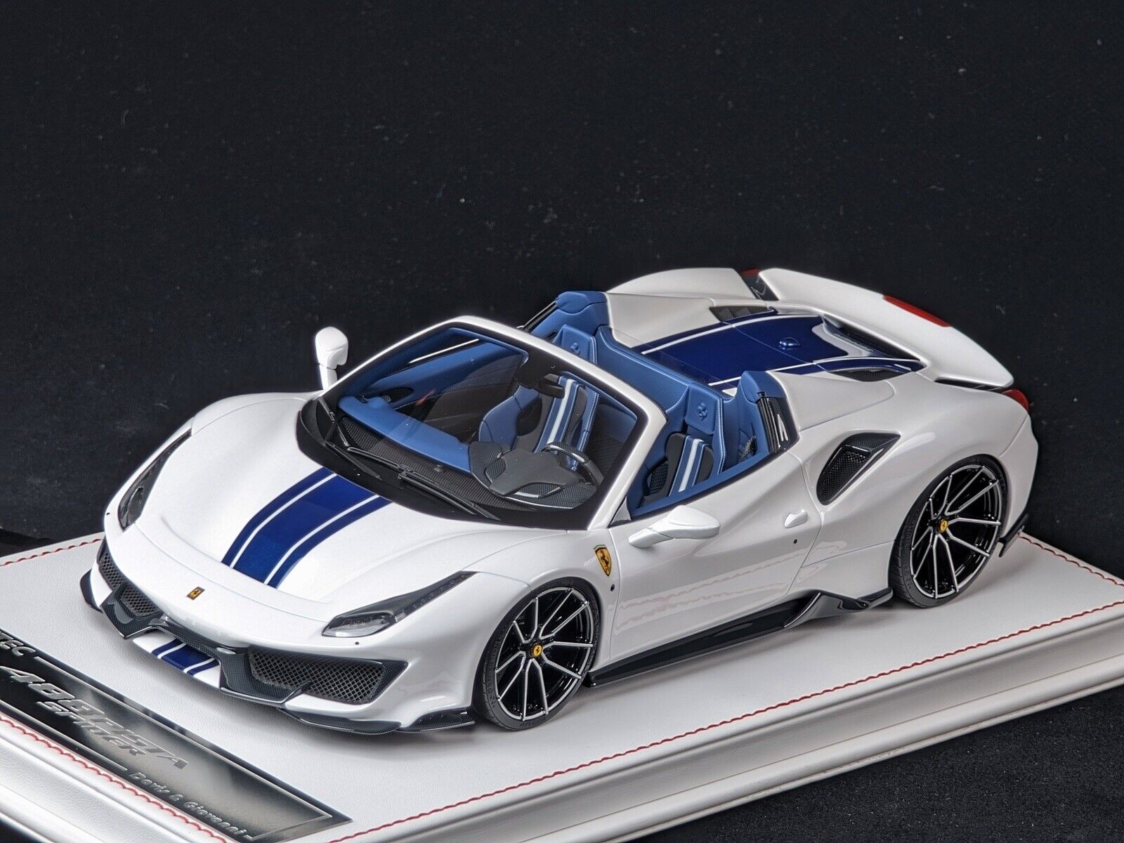 ミニカー Ferrari 488 Pista by Novitec Ferrari 488 Pista Spider NOVITEC (White) [Davis & Giovanni] 1/18 scale