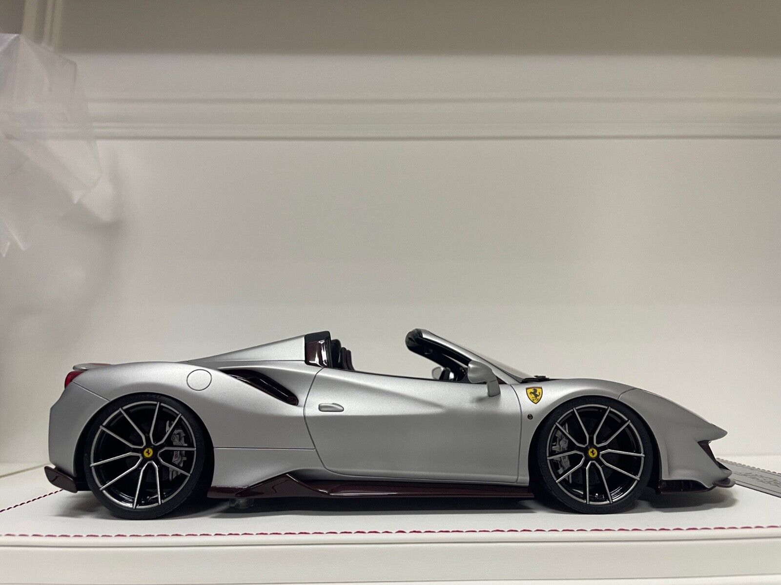 Ferrari 488 Pista Spider NOVITEC (Matt Silver) [Davis & Giovanni] 1/18