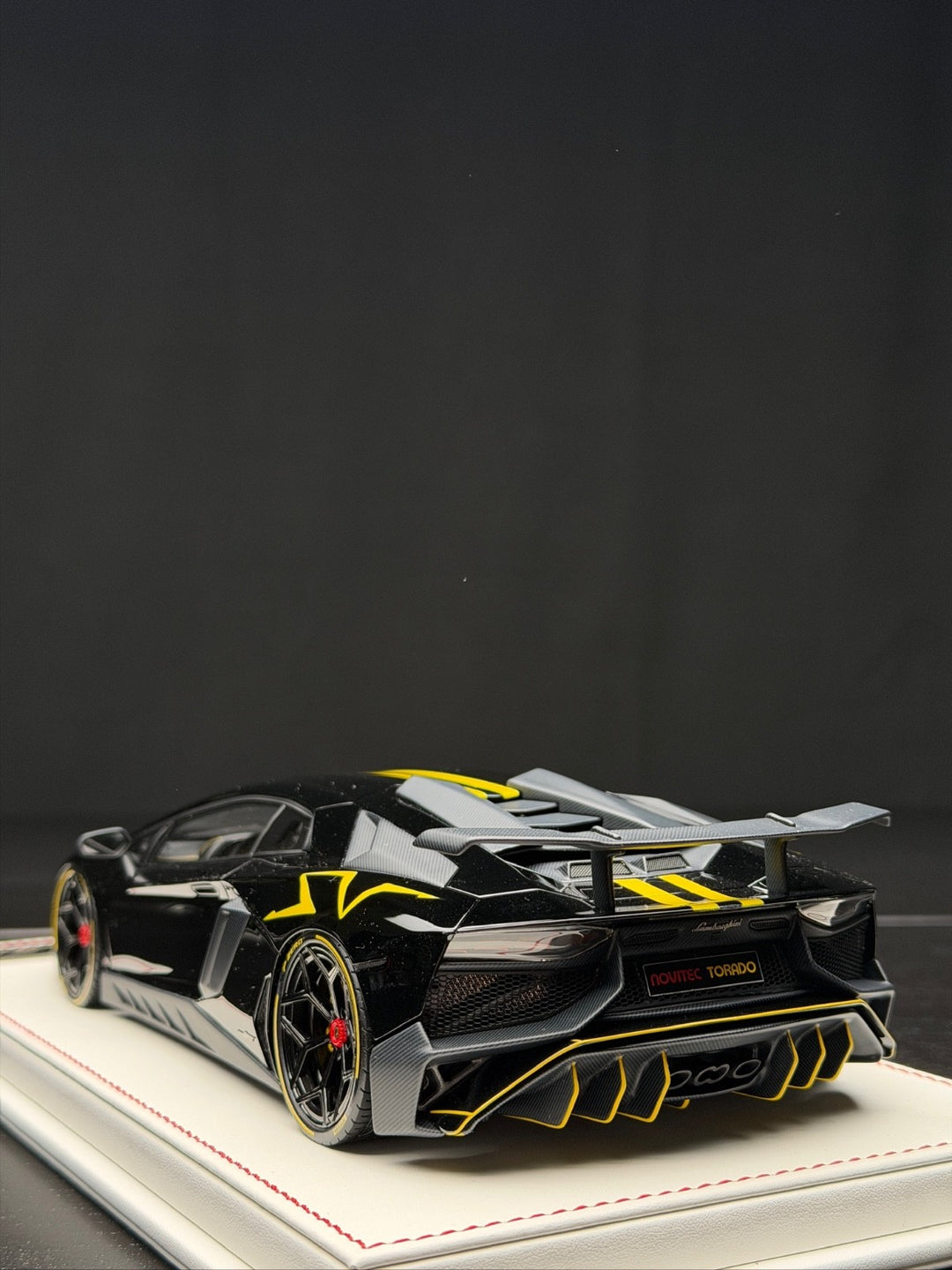 Lamborghini Aventador LP750-4 SV NOVITEC (Black) [Davis & Giovanni] 1:18 scale