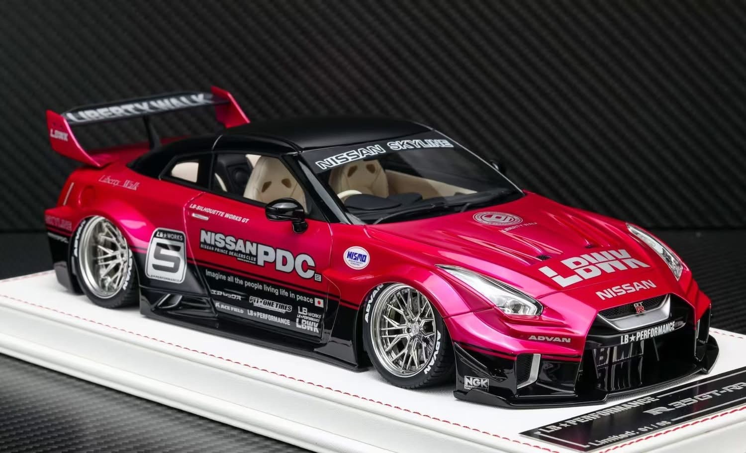 Nissan R35 GT-RR LBWK (Metallic Pink/ Black) [Davis & Giovanni] 1/18 s
