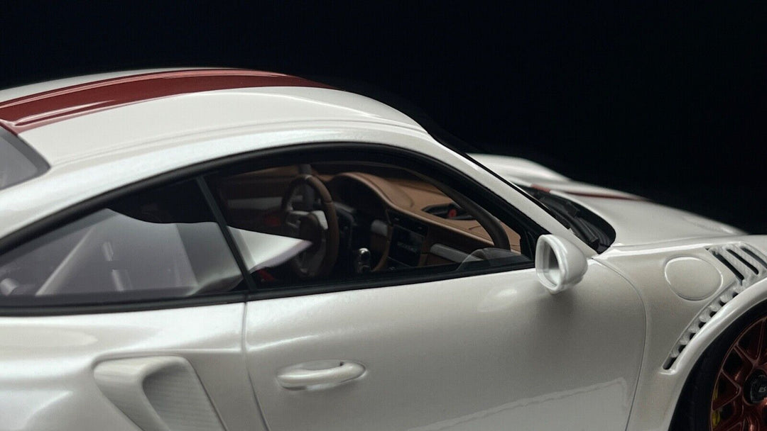 Porsche 911 GT2RS MR (Pearl White) [Davis & Giovanni] 1/18 scale - 1 OF 1