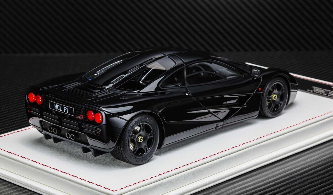 McLaren F1 (Gloss Black) [Davis & Giovanni] 1:18 scale