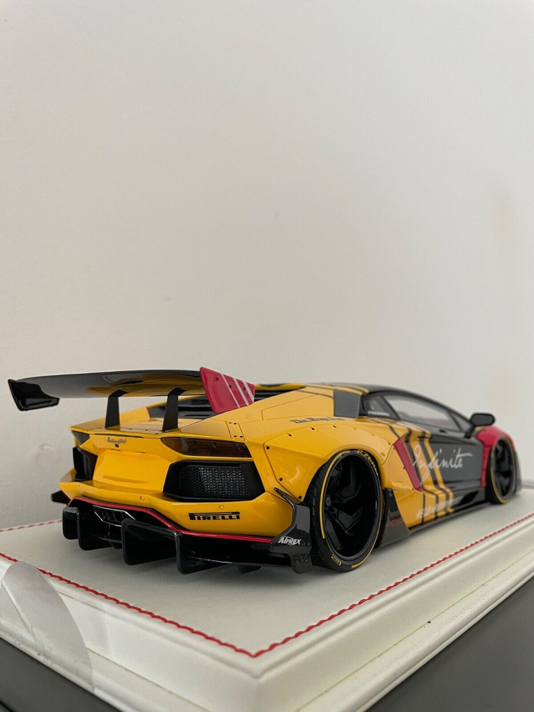 Lamborghini Aventador 2.0 LBWK (Infinite) [Davis & Giovanni] 1/18 scale