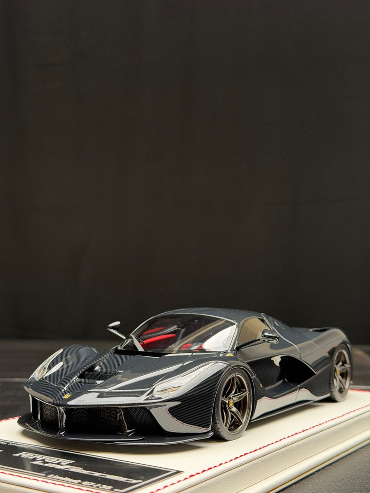 Ferrari LaFerrari (Full Gloss Black Carbon Fiber) [Davis & Giovanni] 1/18 scale
