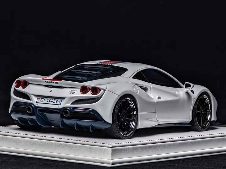 Ferrari F8 Tributo NOVITEC (Pearl White/stripe) [Davis & Giovanni] 1/18 scale