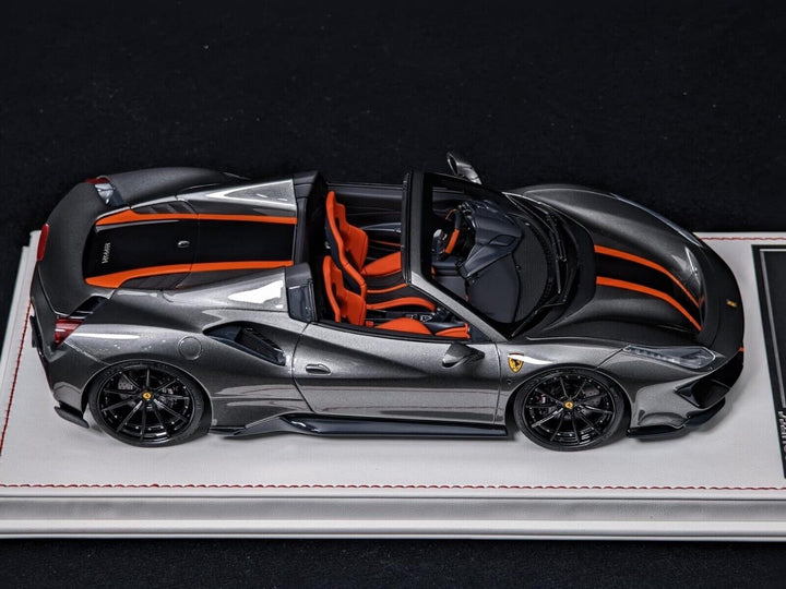 Ferrari 488 Pista Spider NOVITEC (Gray/o.stripe) [Davis & Giovanni] 1/18 scale
