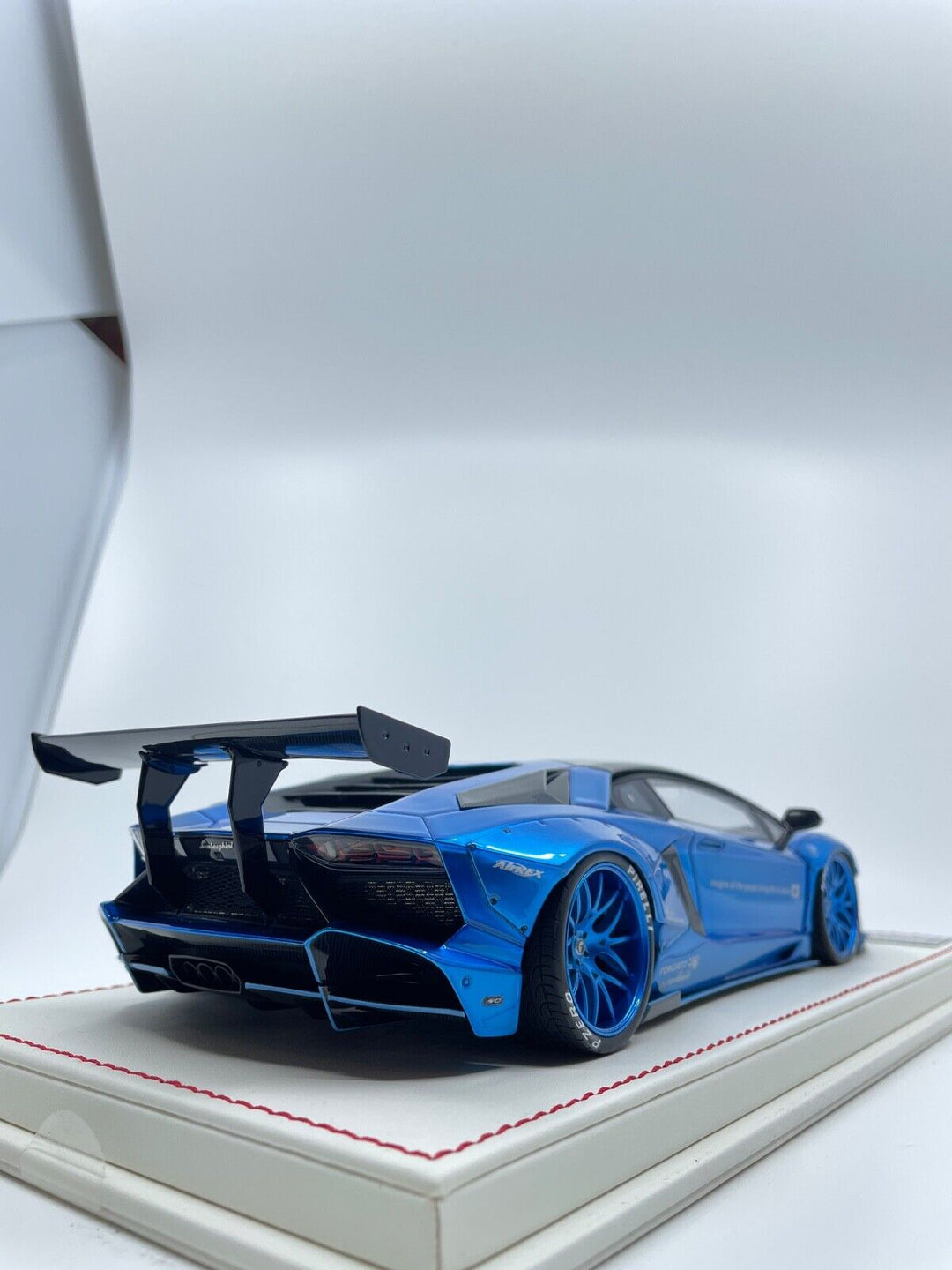 Lamborghini Aventador LP720-4 LBWK (Chrome Blue) [Davis & Giovanni] 1:18 scale