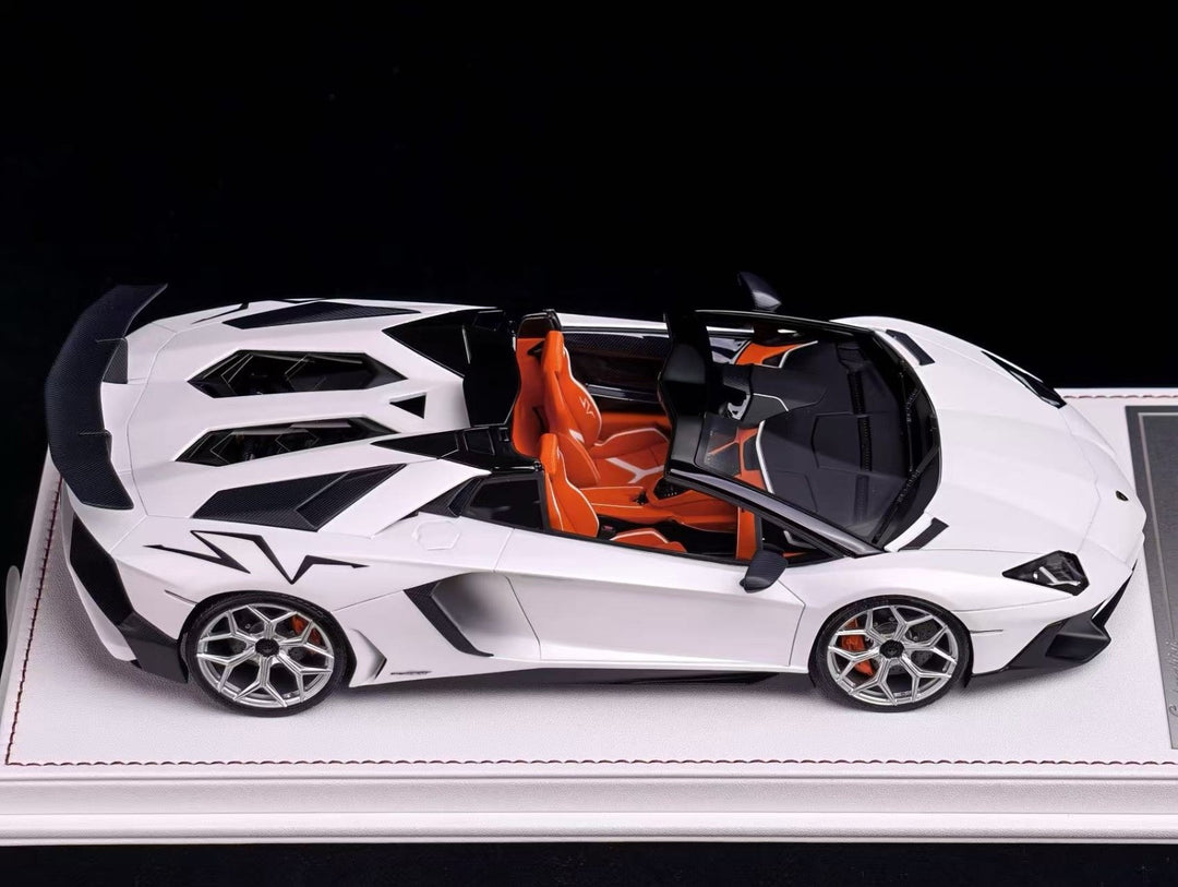 Lamborghini Aventador SV Roadster (Matte White) [Davis & Giovanni] 1/18 scale