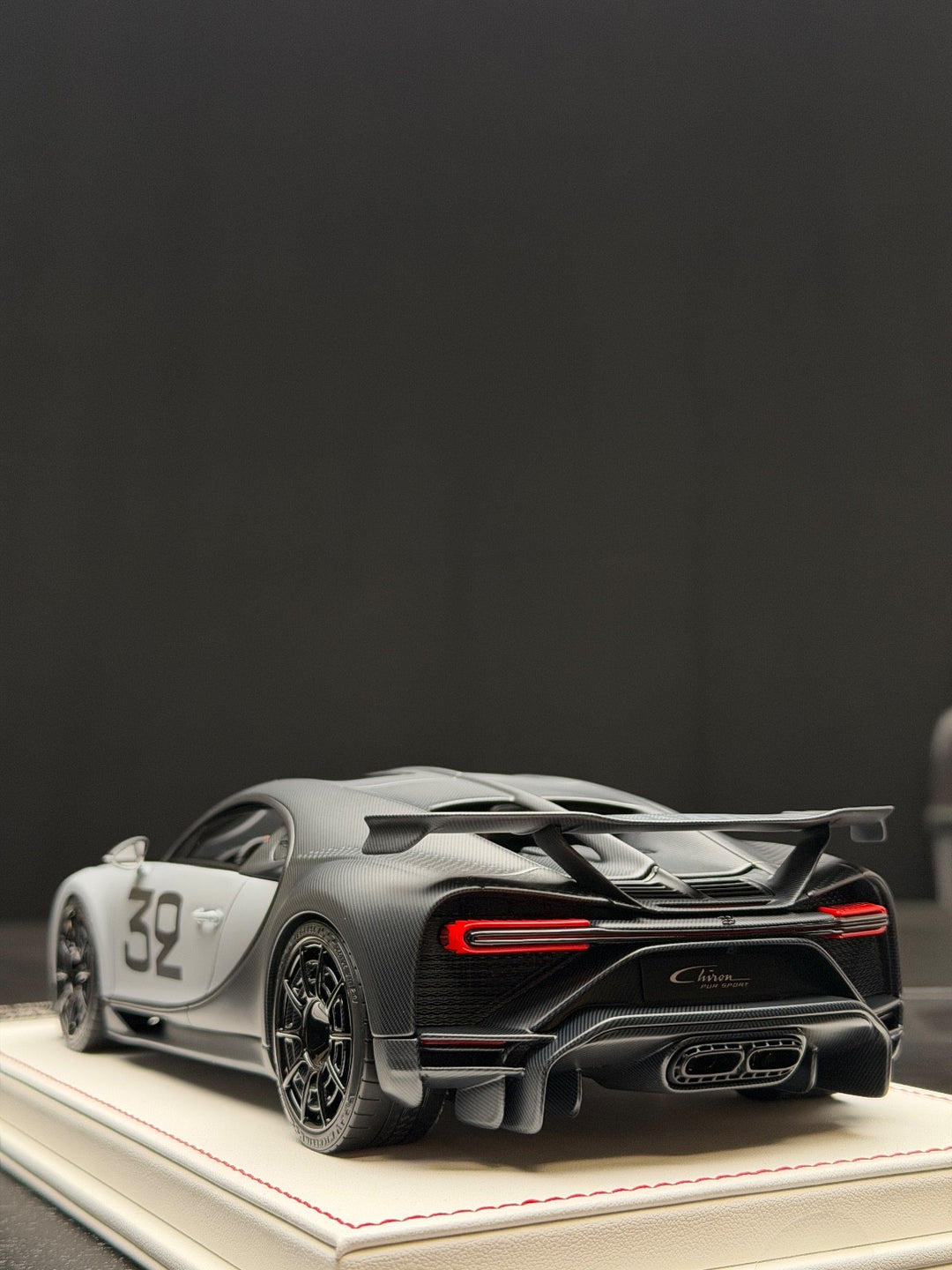 Bugatti Chiron Pur Sport (Gray/ Black no.32) [Davis & Giovanni] 1:18 scale