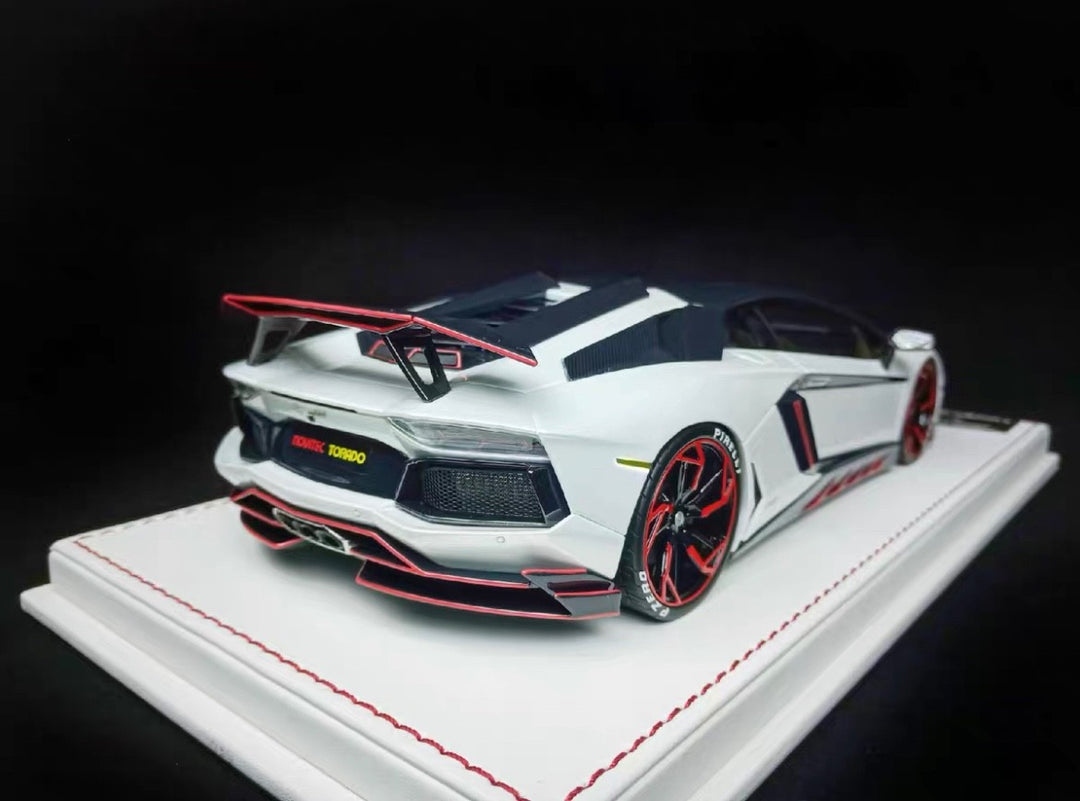 Lamborghini Aventador NOVITEC (Pearl White/ Red) [Davis & Giovanni] 1/18 scale