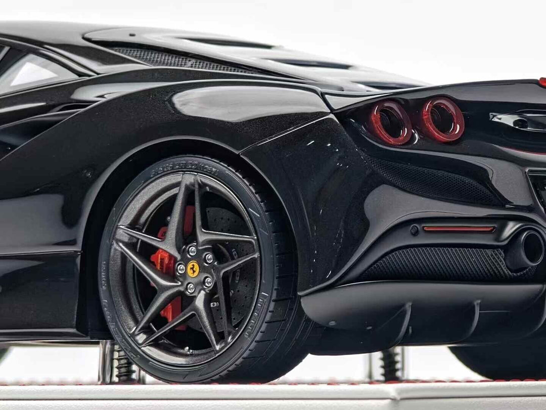 Ferrari F8 Tributo NOVITEC (Silver/black) [Davis & Giovanni] 1/18 scale