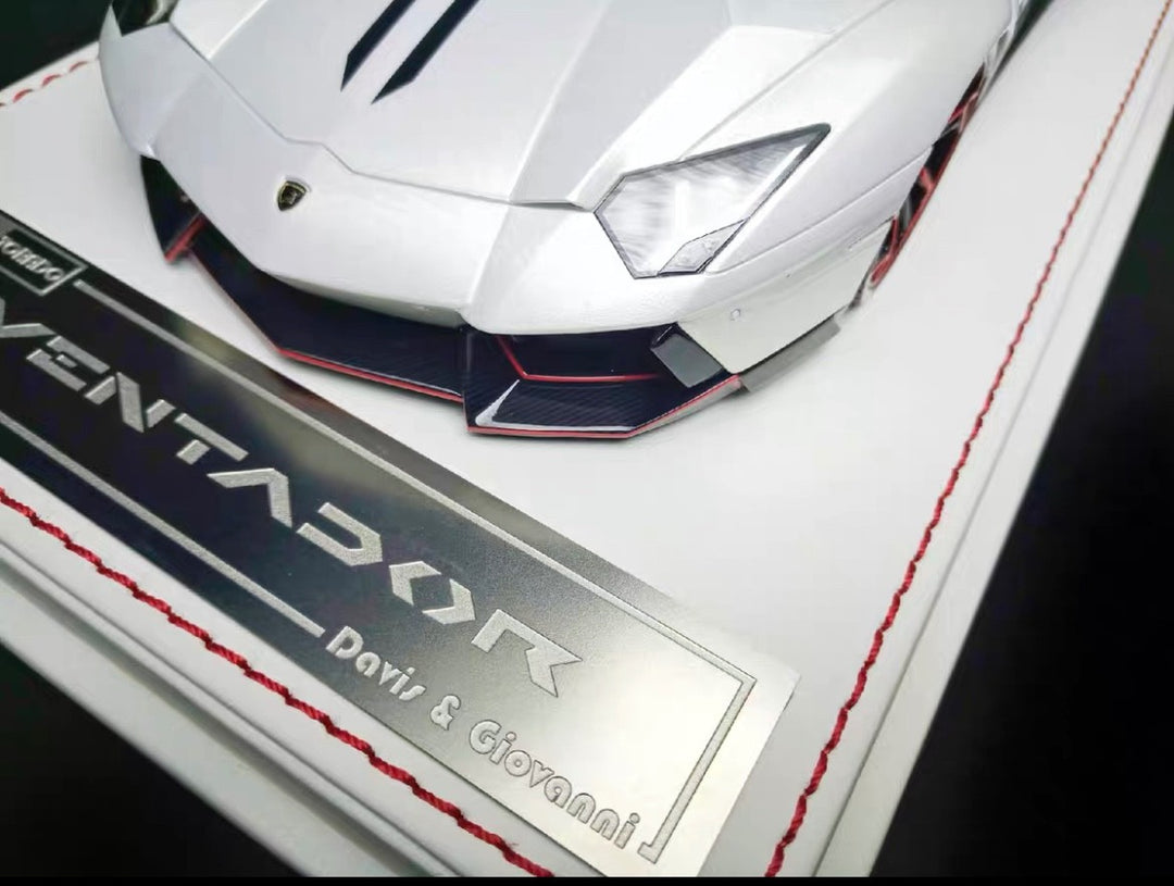Lamborghini Aventador NOVITEC (Pearl White/ Red) [Davis & Giovanni] 1/18 scale