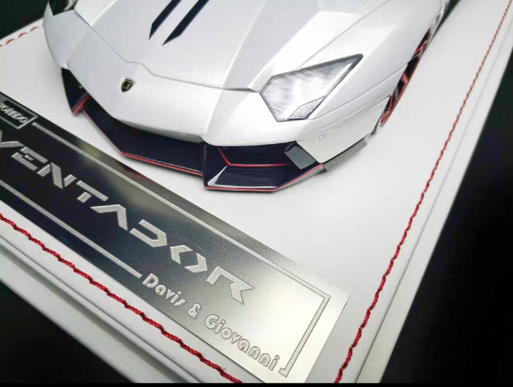 Lamborghini Aventador NOVITEC (Pearl White/ Red) [Davis & Giovanni] 1/18 scale