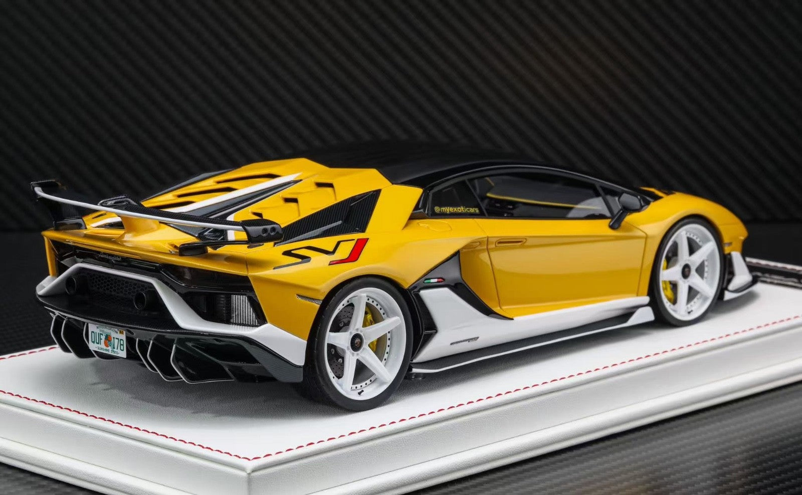 Lamborghini Aventador SVJ (Yellow/ White) [Davis & Giovanni] 1/18 scal