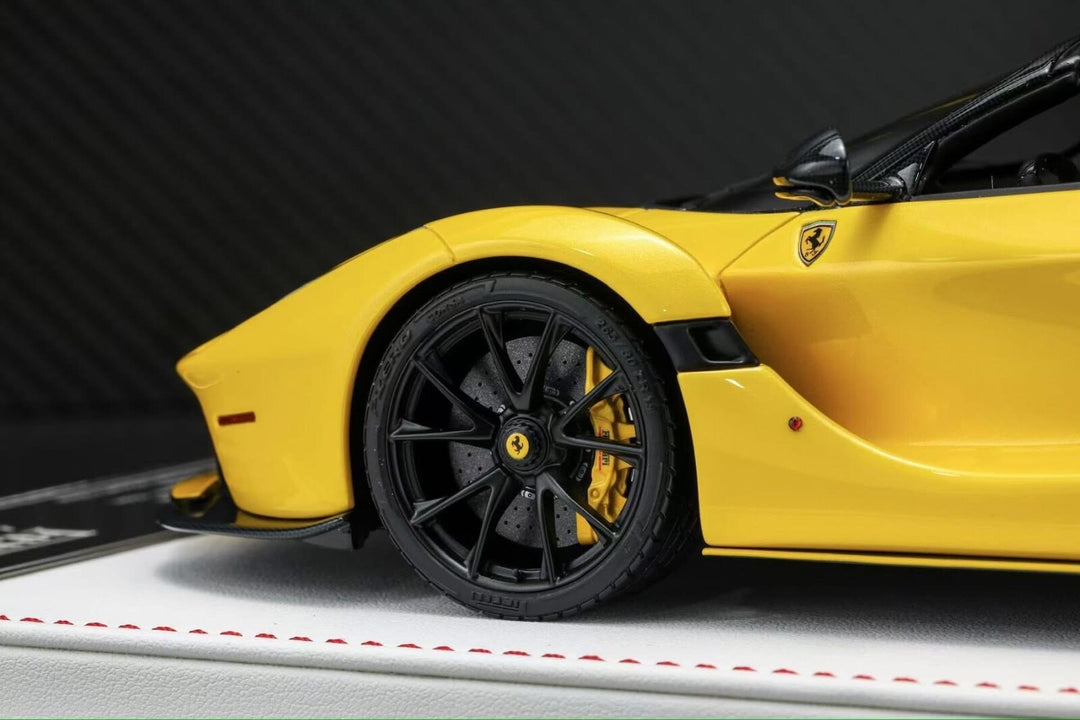Ferrari LaFerrari Aperta (Yellow) [Davis & Giovanni] 1:18 scale