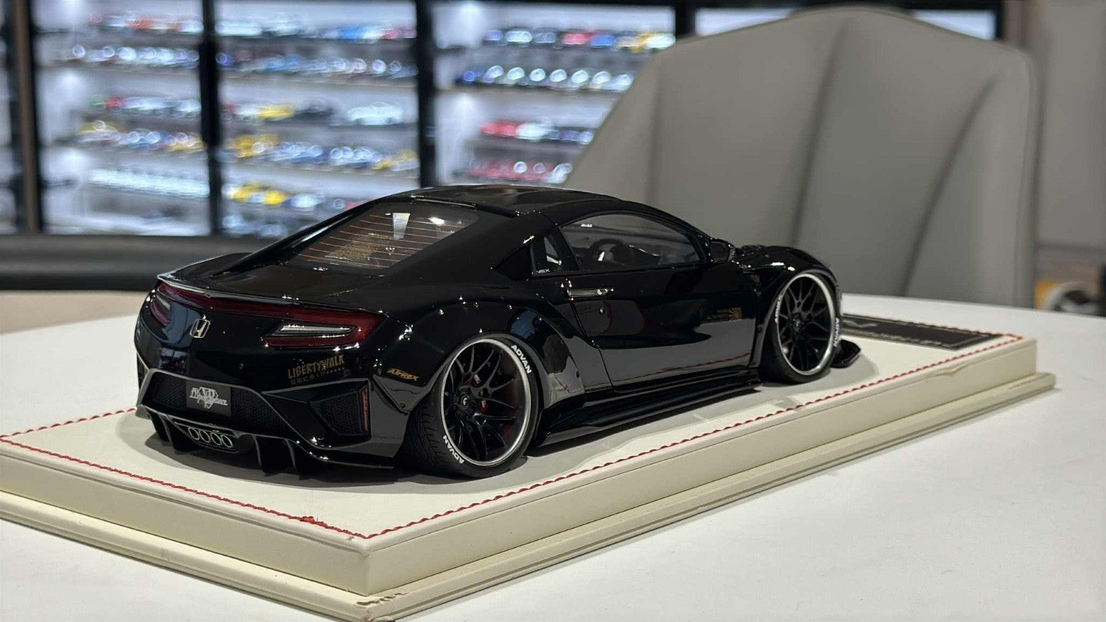 Honda Acura NSX (Black) [Davis & Giovanni] 1/18 scale