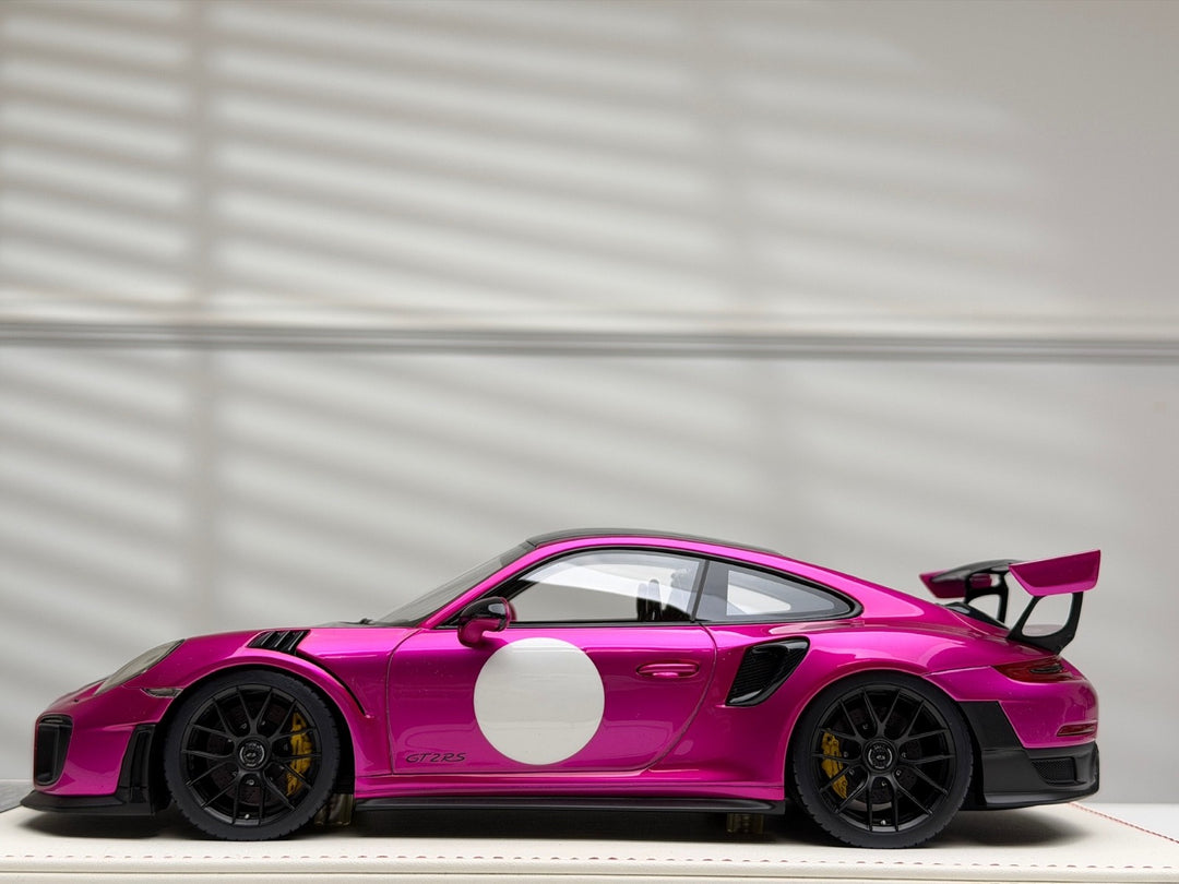 Porsche 911 GT2 RS (Flash Pink) [Davis & Giovanni] 1/18 scale