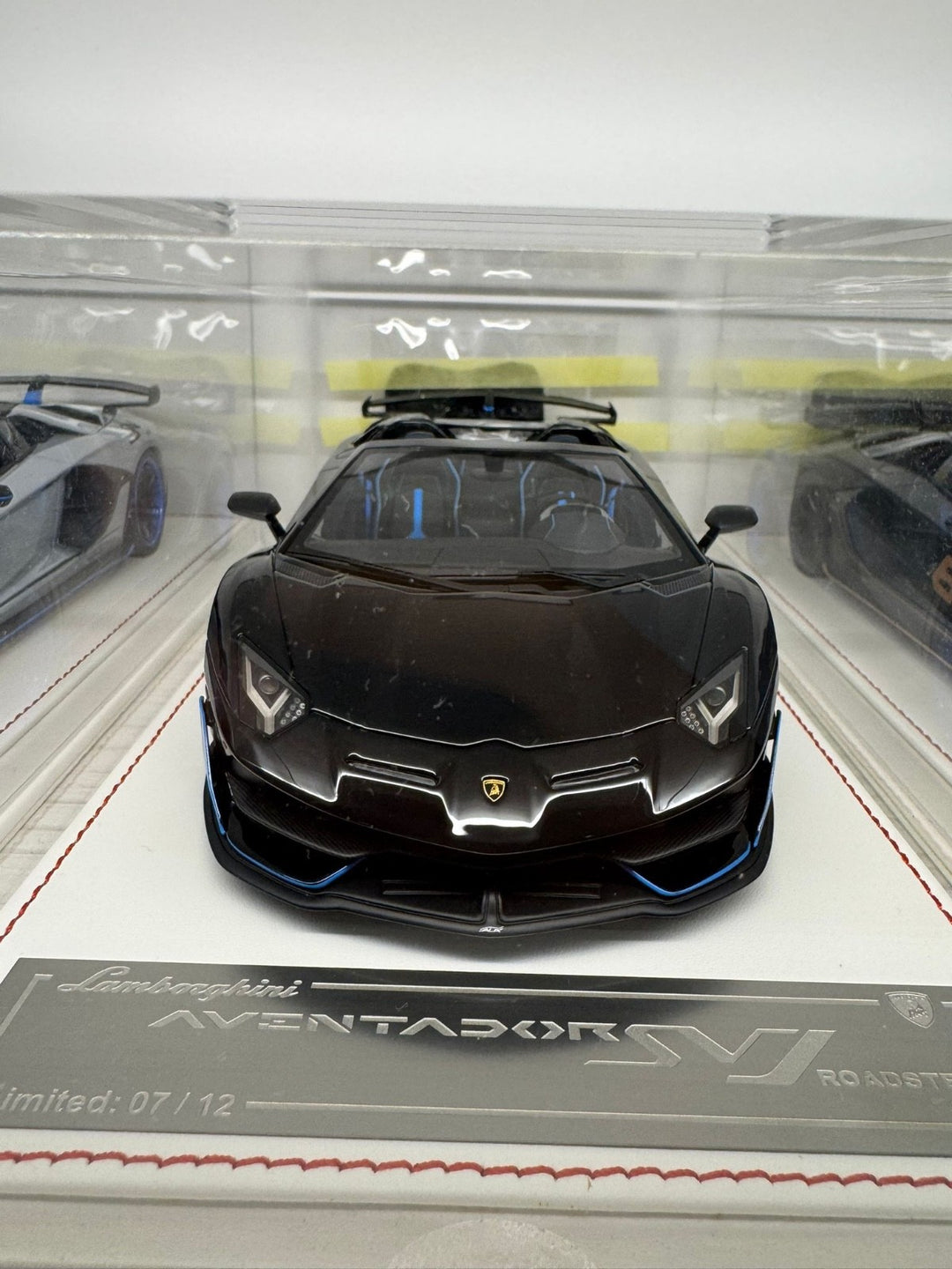 Lamborghini Aventador SVJ Roadster (Gloss Black) [Davis & Giovanni] 1:18 scale