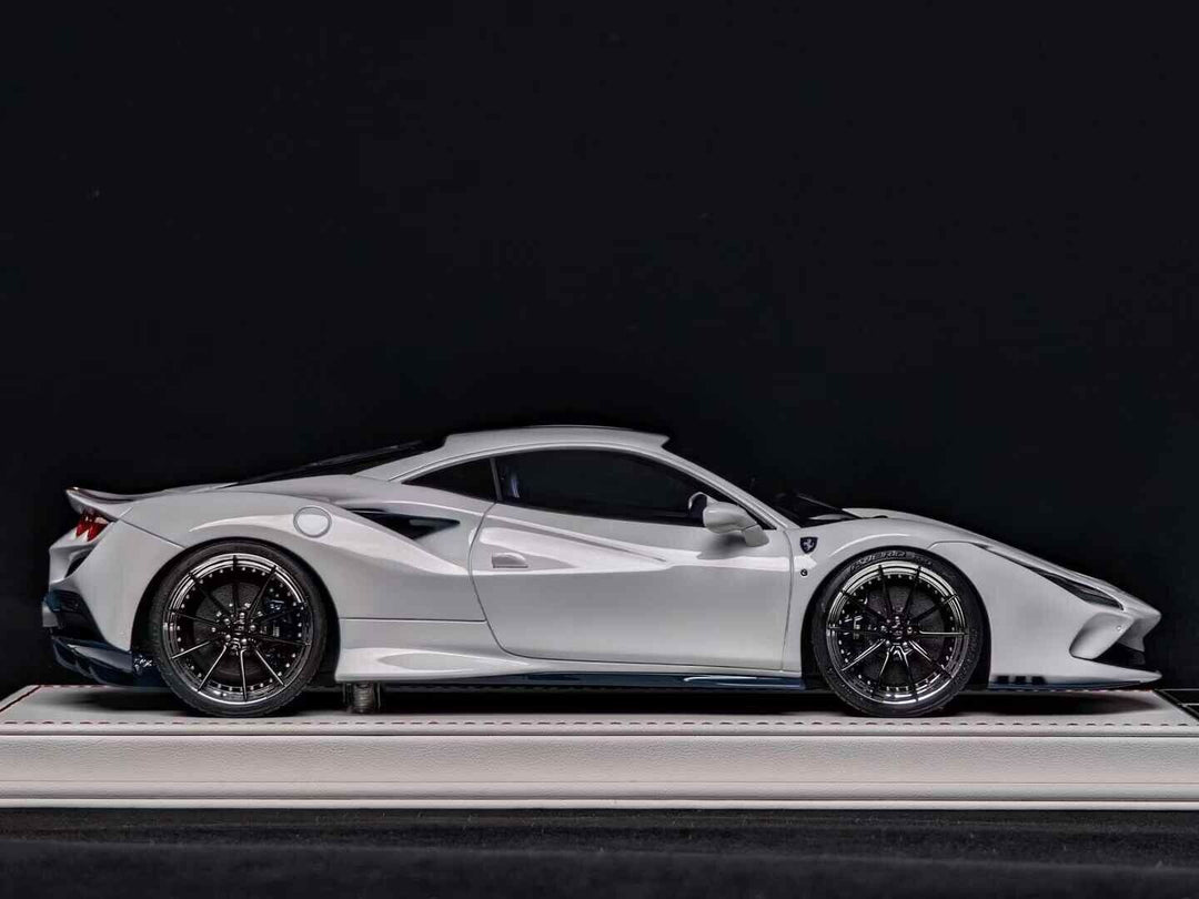 Ferrari F8 Tributo NOVITEC (Pearl White/stripe) [Davis & Giovanni] 1/18 scale