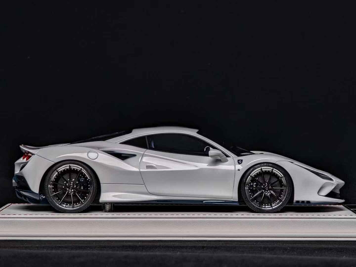 Ferrari F8 Tributo NOVITEC (Pearl White/stripe) [Davis & Giovanni] 1/18 scale