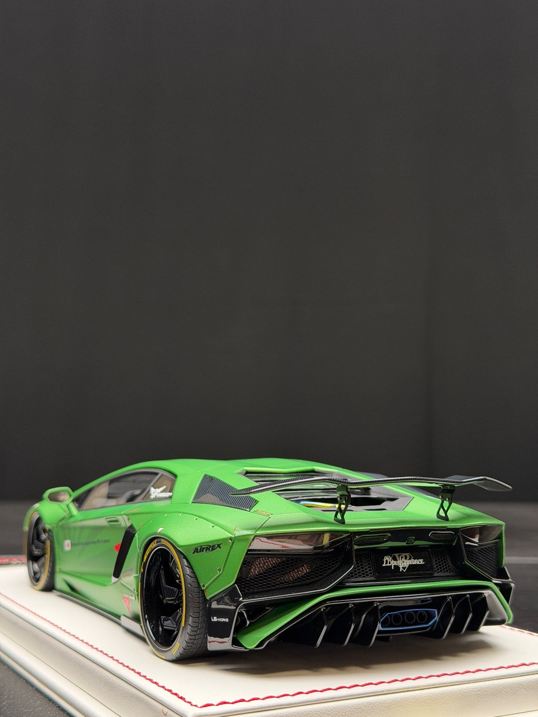 Lamborghini Aventador 2.0 LBWK x Oakley (Green) [Davis & Giovanni] 1/18 scale