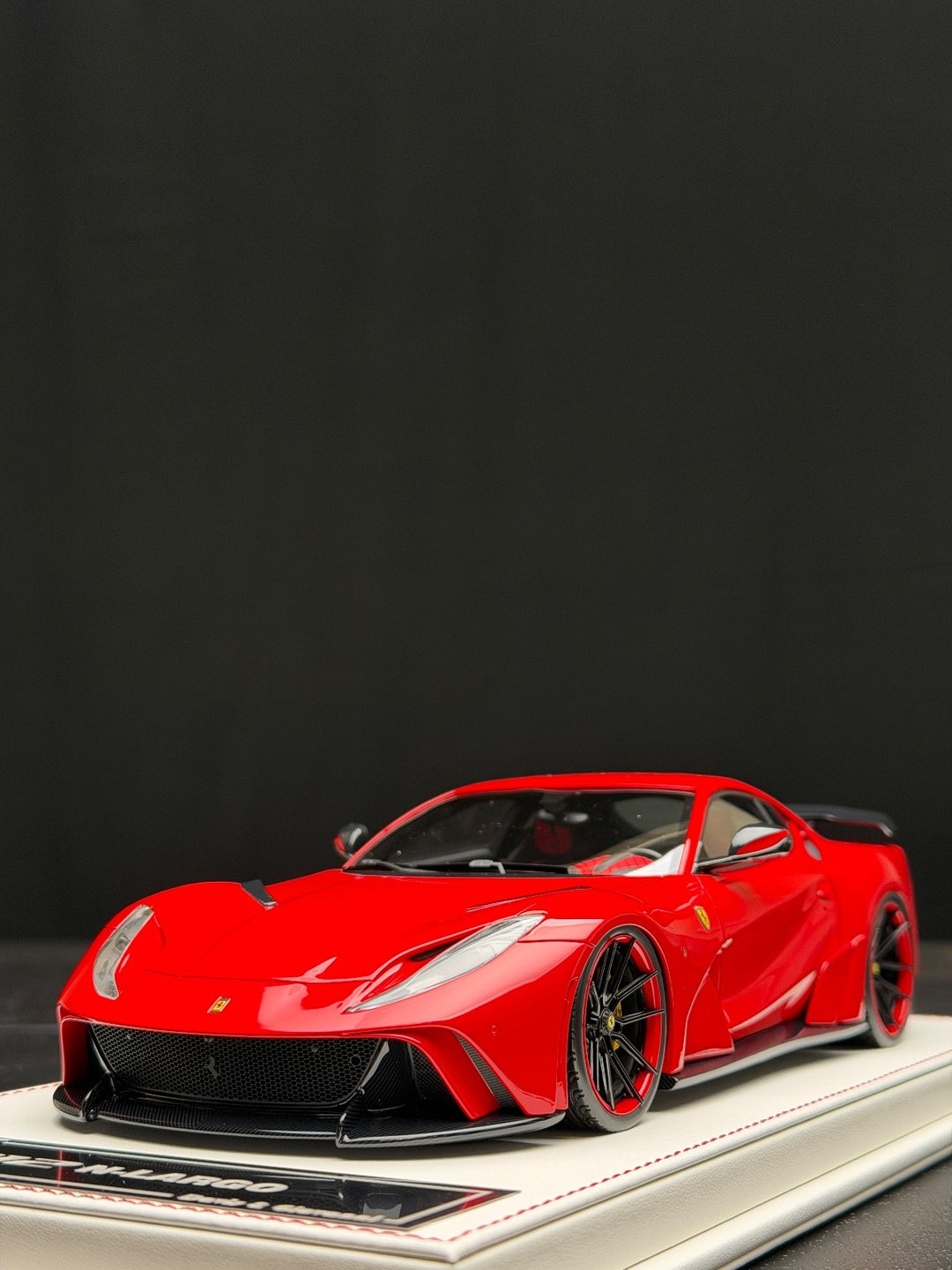 Ferrari 812 N-LARGO NOVITEC (Rosso Corsa) [Davis & Giovanni] 1:18 scale