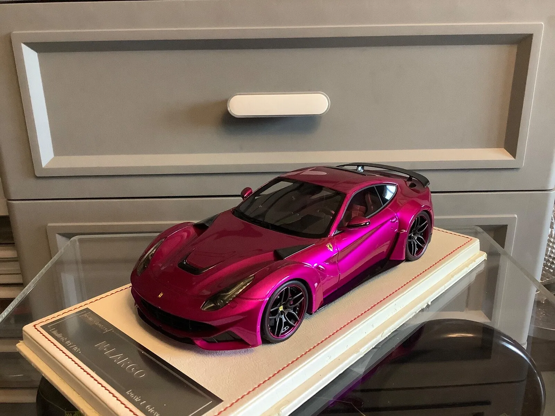 Ferrari F12 N-LARGO NOVITEC (Flash Pink) [Davis & Giovanni] 1/18 scale
