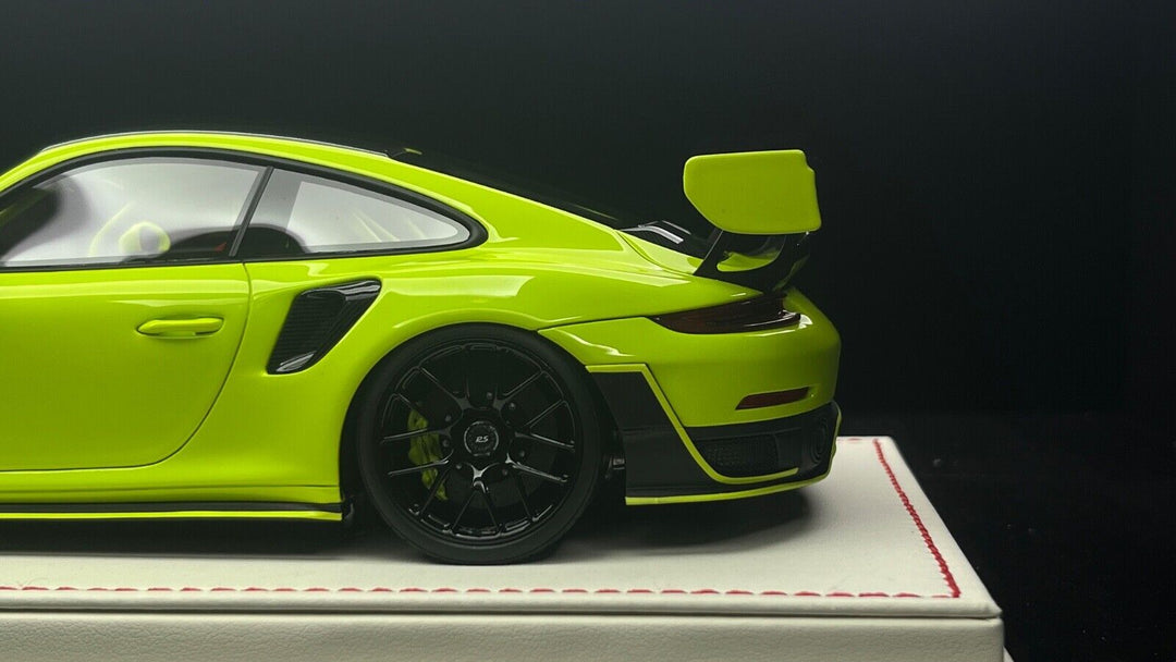 Porsche 911 GT2RS MR (Acid Green) [Davis & Giovanni] 1/18 scale - 1 OF 1