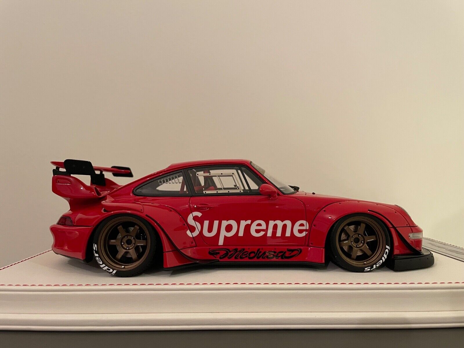 Porsche 911 993 RWB (Red Supreme) [Davis & Giovanni] 1/18 scale