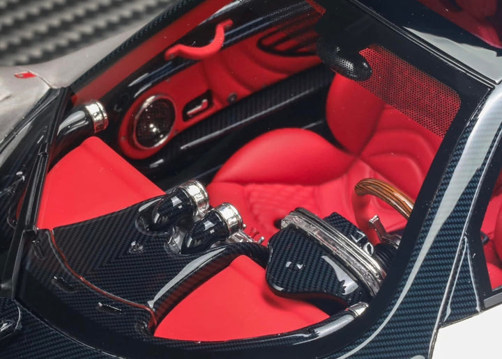 Pagani Zonda F (Silver) [Davis & Giovanni] 1:18 scale