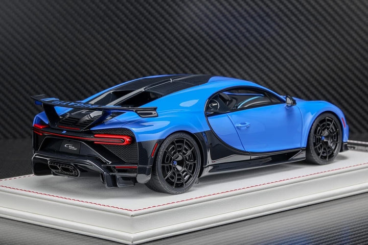 Bugatti Chiron Pur Sport (Blue w/ Black Stripe) [Davis & Giovanni] 1:18 scale