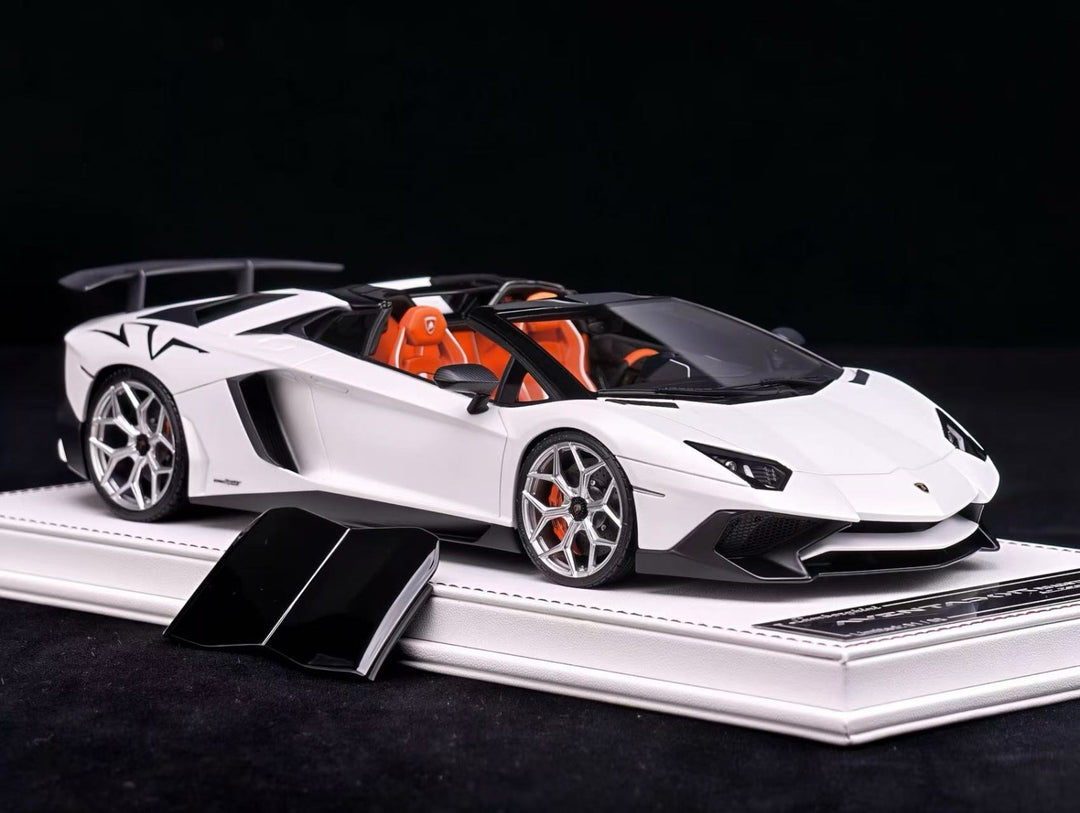 Lamborghini Aventador SV Roadster (Matte White) [Davis & Giovanni] 1/18 scale