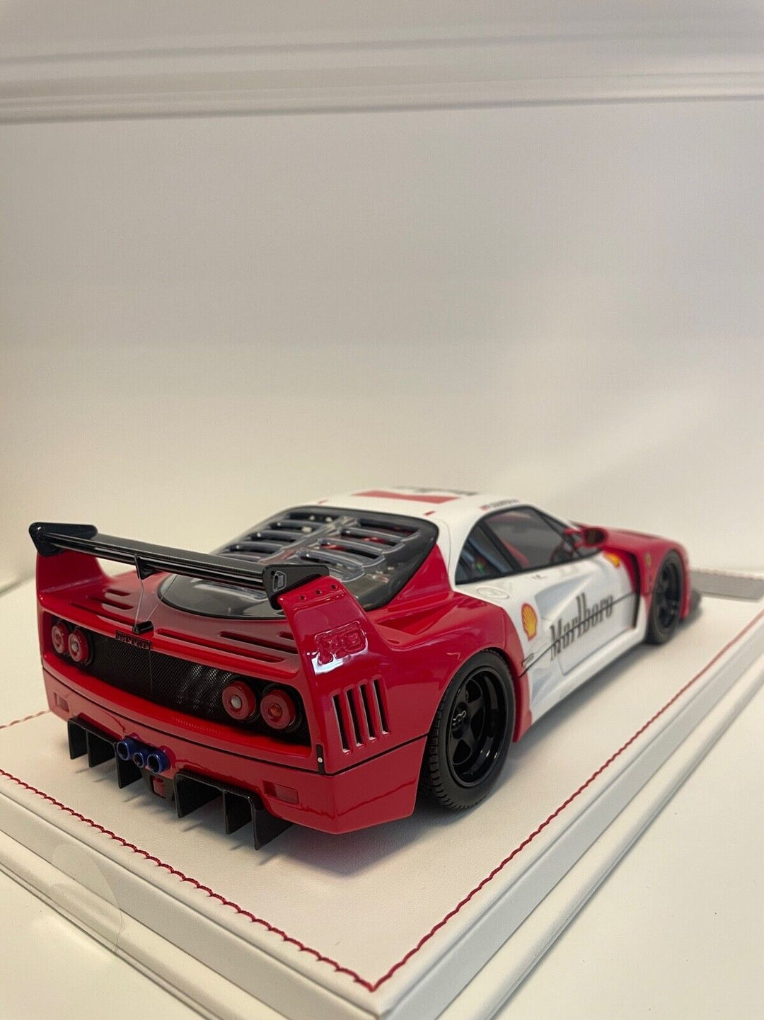 Ferrari F40 Competizione (Marlboro) [Davis & Giovanni] 1/18 scale