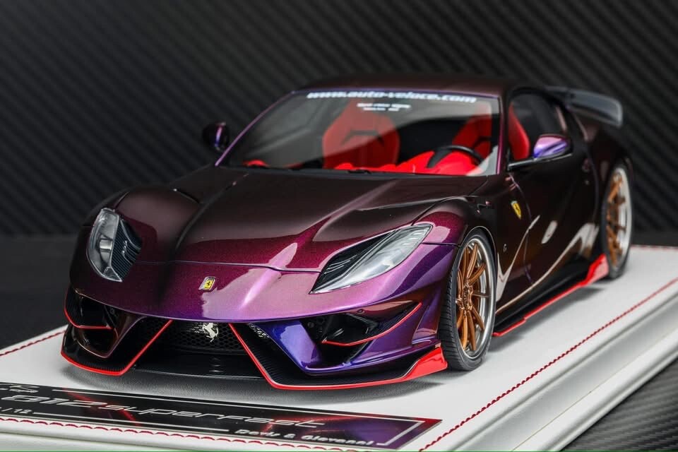 Ferrari 812 SuperfastSVR (Chameleon Purple) [Davis & Giovanni] 1:18 scale