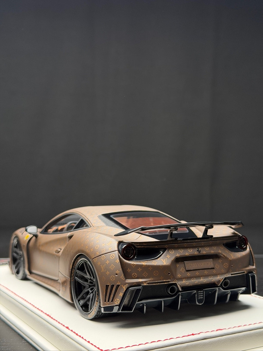 Ferrari 488 GTB N-LARGO NOVITEC (Brown LV Mono) [Davis & Giovanni] 1:18 scale