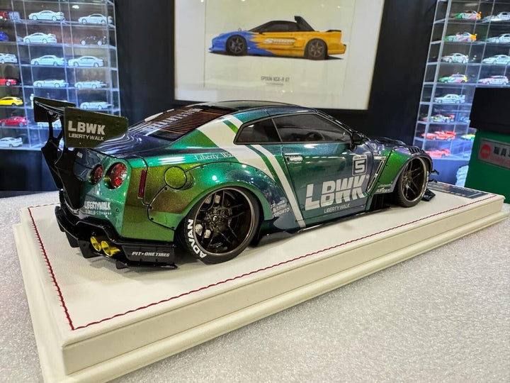 Nissan GTR R-35 Type 2 LBWK (Metallic Green) [Davis & Giovanni] 1/18 scale