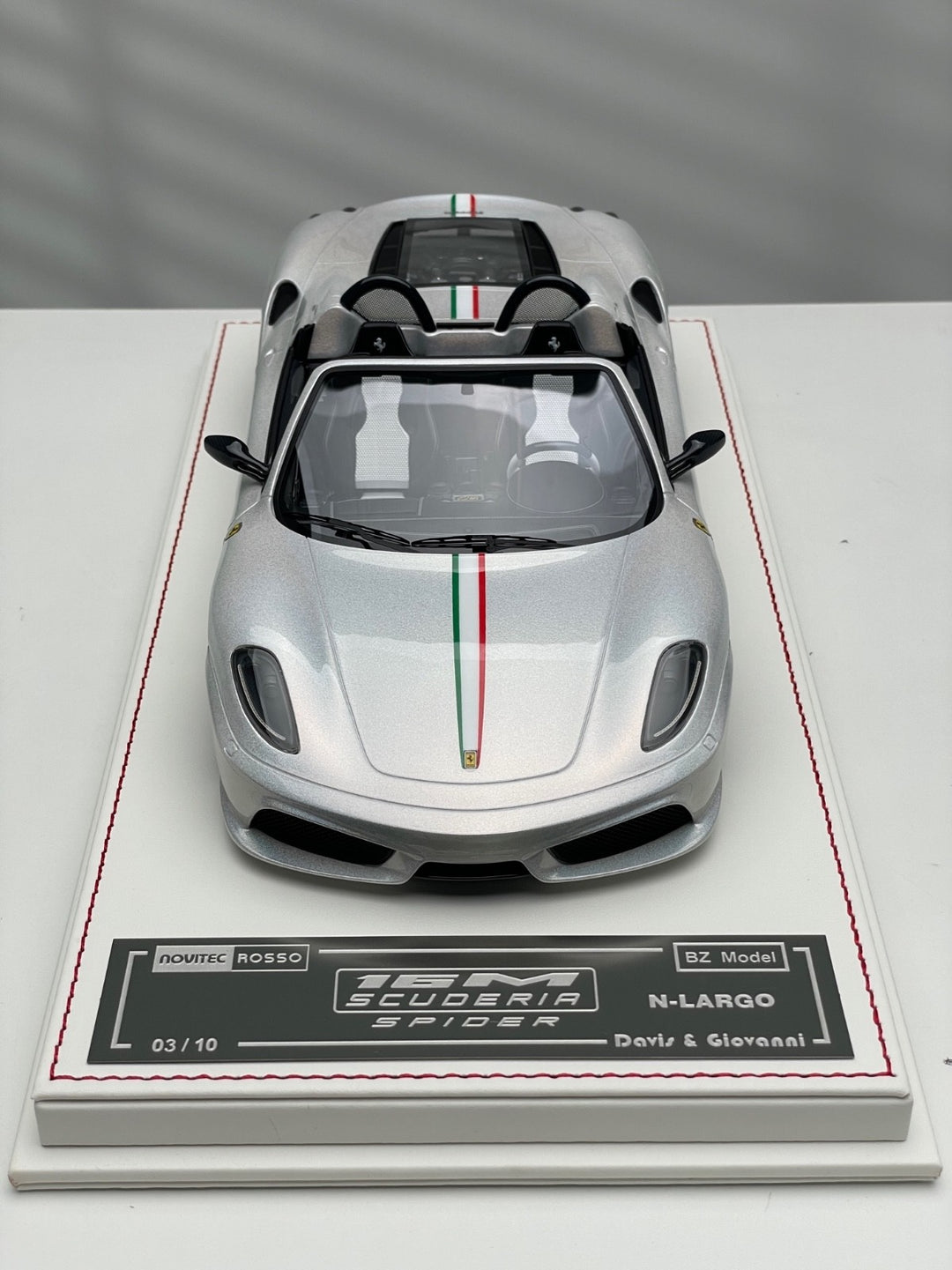 Ferrari 16M Scuderia Spider NOVITEC (Fantasy White)[Davis & Giovanni] 1/18 scale