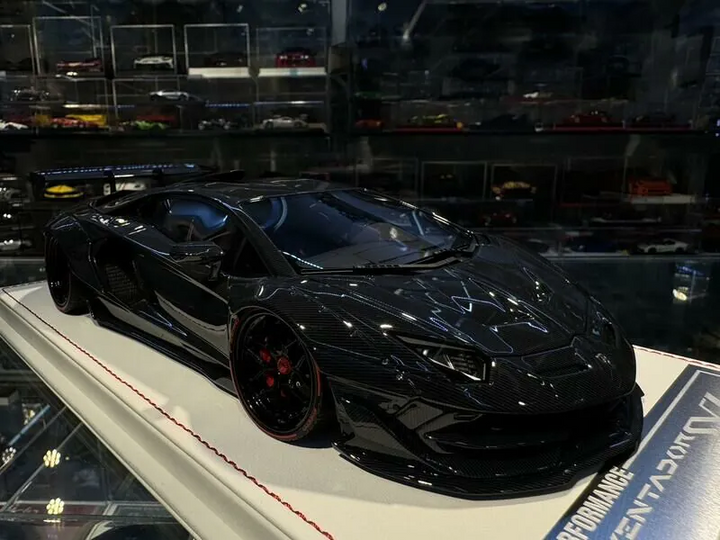 Lamborghini Aventador SVJ LBWK (Gloss Carbon Fibre)[Davis & Giovanni] 1/18 scale