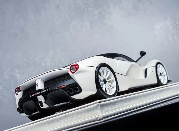 Ferrari LaFerrari (Gloss White) [Davis & Giovanni] 1:18 scale