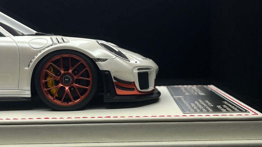 Porsche 911 GT2RS MR (Pearl White) [Davis & Giovanni] 1/18 scale - 1 OF 1