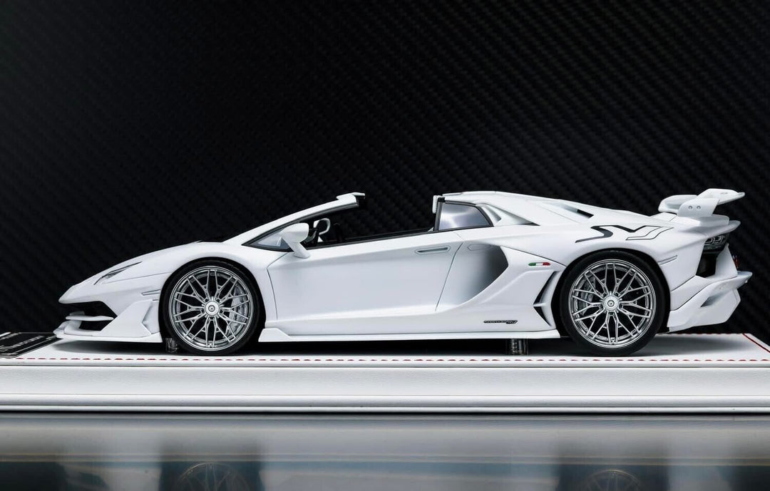 Lamborghini Aventador SVJ Roadster (White) [Davis & Giovanni] 1:18 scale