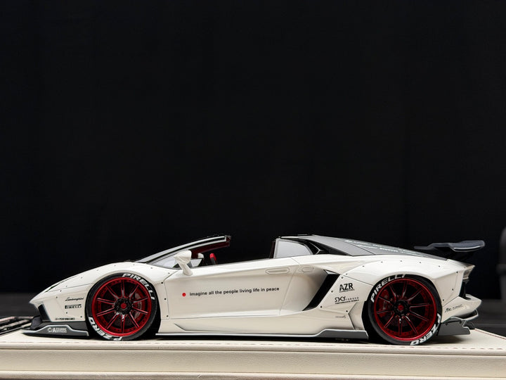 Lamborghini Aventador Roadster LBWK (White) [Davis & Giovanni] 1:18 scale