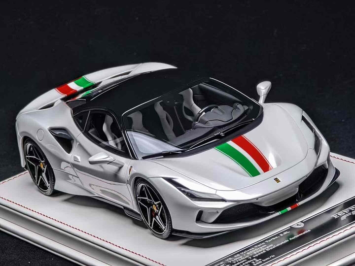 Ferrari F8 Tributo NOVITEC (Pearl White/stripe) [Davis & Giovanni] 1/18 scale