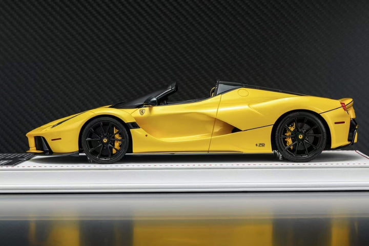 Ferrari LaFerrari Aperta (Yellow) [Davis & Giovanni] 1:18 scale