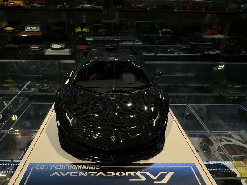 Lamborghini Aventador SVJ LBWK (Gloss Carbon Fibre)[Davis & Giovanni] 1/18 scale