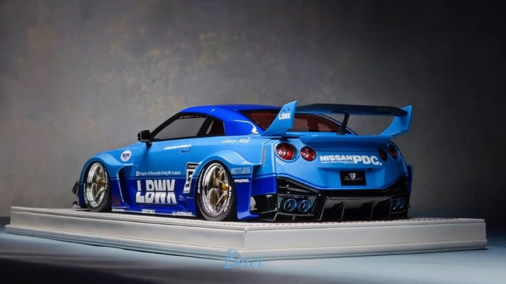 Nissan R35 GT-RR (Blue) [Davis & Giovanni] 1/18 scale LTD 6