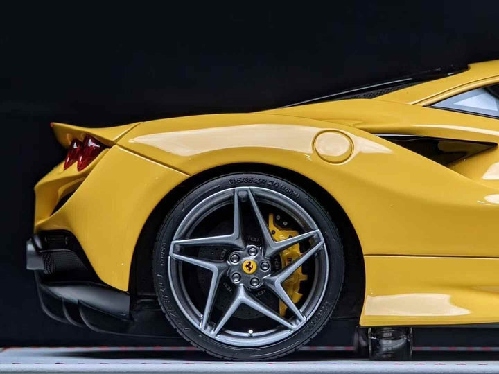 Ferrari F8 Tributo NOVITEC (Giallo Modena) [Davis & Giovanni] 1/18 scale