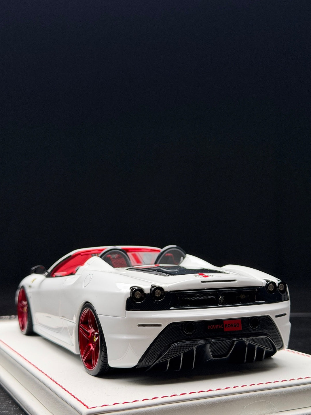 Ferrari 16M Scuderia Spider NOVITEC (White/ Red) [Davis & Giovanni] 1:18 scale