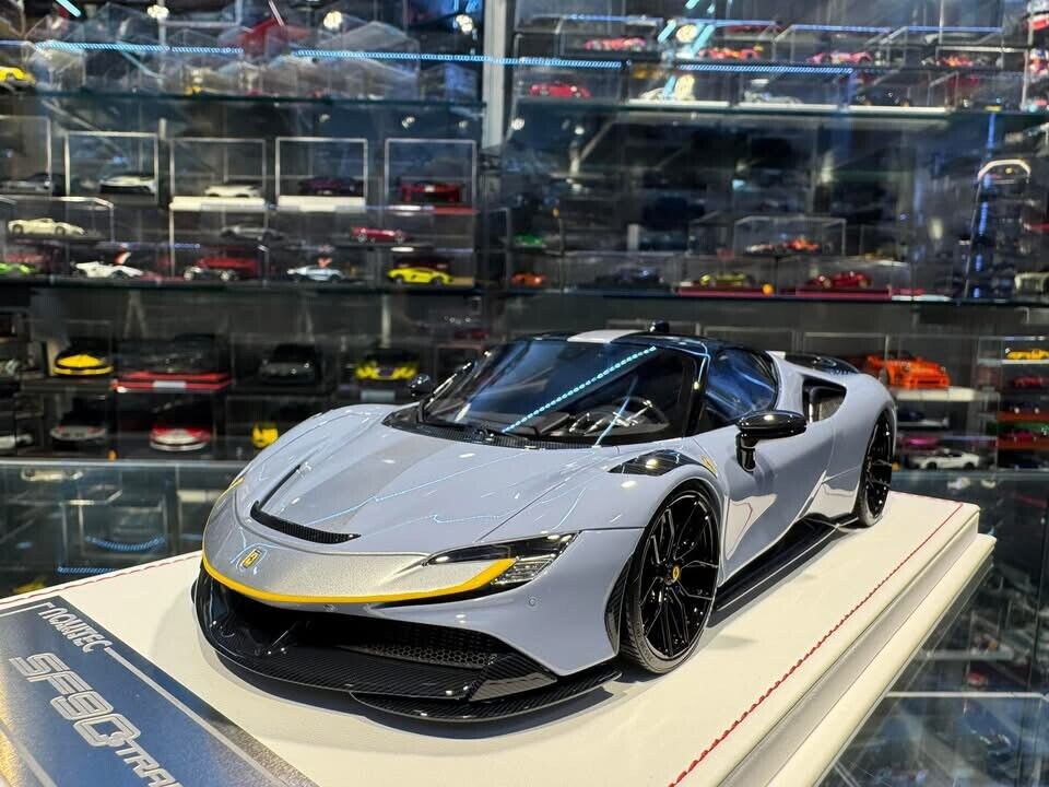 Ferrari SF90 Stradale NOVITEC (Gray/silver) [Davis & Giovanni] 1/18 scale