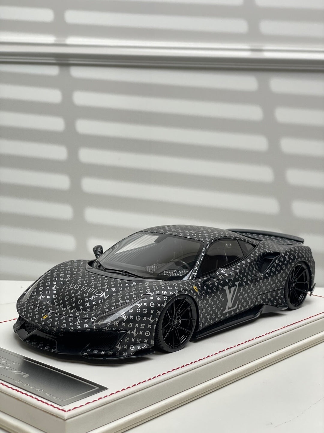 Ferrari 488 Pista (LV Monogram) [Davis & Giovanni] 1/18 scale